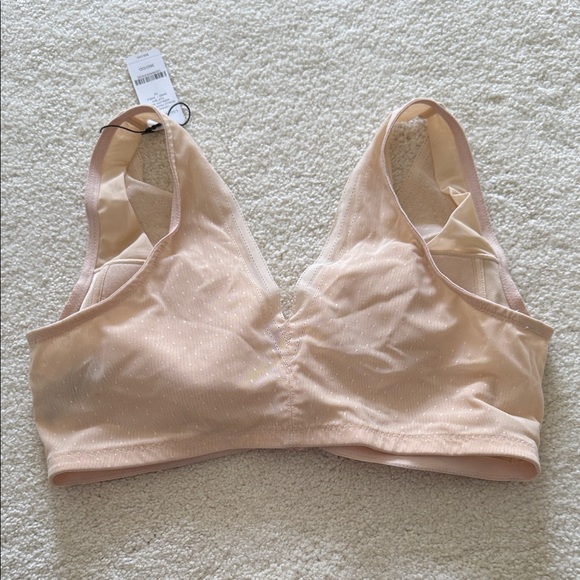 Elegant Nude Bra with Subtle Dots - Picture 4 of 4